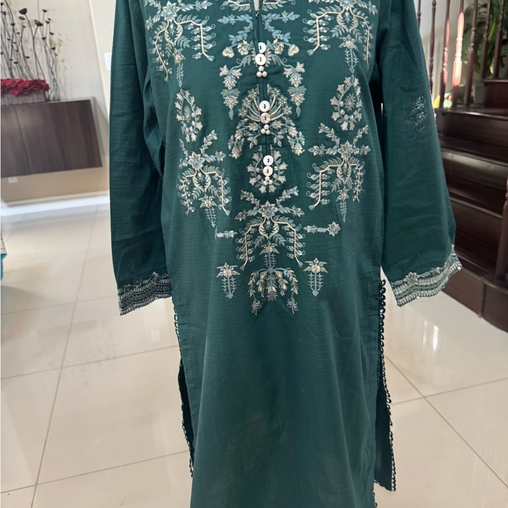 Khaadi Green Embroidered Tunic with White Floral Design and pants